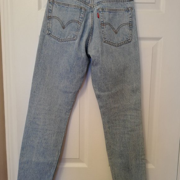 Gently Used Levi's Wedgie Straight Jeans - Picture 3 of 4
